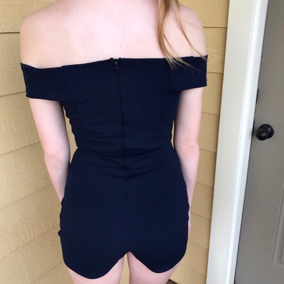 Missguided off the shoulder V plunge romper - Picture 2 of 8